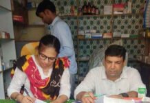 अवैध मेडिकल स्टोर पर रेड कर भारी मात्रा में एलोपैथिक दवाएं जब्त