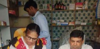 अवैध मेडिकल स्टोर पर रेड कर भारी मात्रा में एलोपैथिक दवाएं जब्त