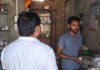 अवैध क्लीनिक से दवाएं जब्त, झोलाछाप डॉक्टर फरार