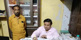 मेडिकल स्टोर पर रेड, लाखों की दवाएं सीज