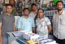 मोबाइल शॉप पर छापा, 1200 कैप्सूल और 890 गोलियां बरामद