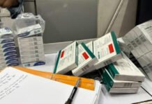 मेडिकल स्टोर पर सरकारी दवाओं की बिक्री का भंडाफोड़