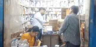 दवा मार्केट में छापेमारी से कई मेडिकल स्टोरों के शटर बंद