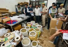 लाइसेंस बगैर चल रही आयुर्वेदिक दवा फैक्ट्री सील, संचालक अरेस्ट
