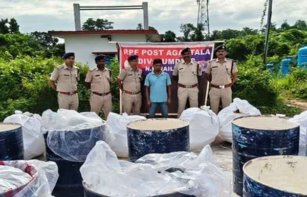 प्रतिबंधित कफ सिरप की मालगाड़ी से तस्करी का भंडाफोड़