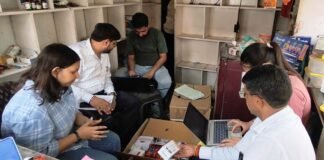 मेडिकल स्टोर में रेड, एक्सपायरी डेट की दवाइयां जब्त