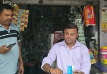 तीन मेडिकल स्टोरों पर रेड कर छह दवाओं के सैंपल लिए