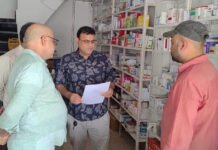 मेडिकल स्टोर की आड़ में संचालित अवैध क्लीनिक सीज