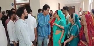 गर्भवती के पेट से भ्रूण गायब! अस्पताल में परिजनों का हंगामा