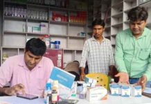 अवैध मेडिकल स्टोर पर रेड, भारी मात्रा में दवाएं जब्त