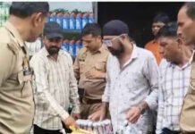 कॉस्मेटिक शॉप पर रेड, हेयर ऑयल की बोतलें बरामद