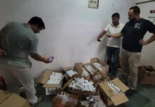 नकली कॉस्मेटिक्स फैक्ट्री पर रेड, लाखों के डुप्लीकेट उत्पाद जब्त