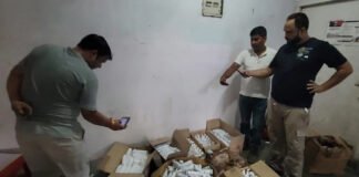 नकली कॉस्मेटिक्स फैक्ट्री पर रेड, लाखों के डुप्लीकेट उत्पाद जब्त