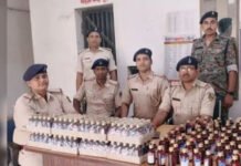 प्रतिबंधित कफ सिरप जब्त, कारोबारी पिता-बेटे पर FIR
