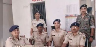 प्रतिबंधित कफ सिरप जब्त, कारोबारी पिता-बेटे पर FIR
