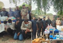 टास्क फोर्स की छापेमारी में 11 फर्जी डॉक्टर गिरफ्तार