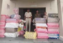 कोडिनयुक्त कफ सिरप की मिनी ट्रक से तस्करी पकड़ी, चालक फरार