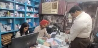 मेडिकल स्टोर पर रेड कर 3.80 लाख की दवाइयां सील