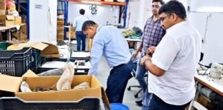 फूड सप्लीमेंट प्रतिष्ठानों पर रेड कर 27 लाख का माल जब्त