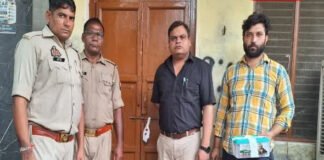 झोलाछाप डॉक्टर के क्लीनिक पर छापेमारी, डॉक्टर फरार