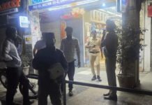 केमिस्ट शॉप्स पर छापेमारी कर प्रतिबंधित दवाइयां जब्त की