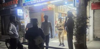 केमिस्ट शॉप्स पर छापेमारी कर प्रतिबंधित दवाइयां जब्त की