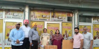मेडिकल स्टोर और गोदाम पर छापेमारी कर 43 लाख की दवाइयां जब्त