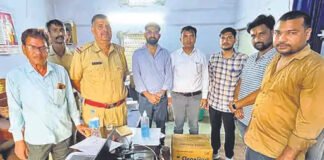 चिकित्सा डिग्री के बिना इलाज करते पकड़ा फर्जी डॉक्टर