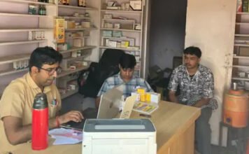 अवैध मेडिकल स्टोर पर छापामारी कर दवा व रिकॉर्ड जब्त