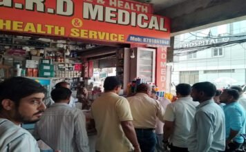 दवा दुकान पर रेड के दौरान मिला एक्सपायरी जूस, दस हजार का चालान