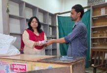 लाइसेंस बिना चल रहे मेडिकल स्टोर से दवाएं जब्त की
