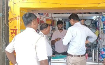 अवैध मेडिकल स्टोर पर छापेमारी कर दवाइयां जब्त की
