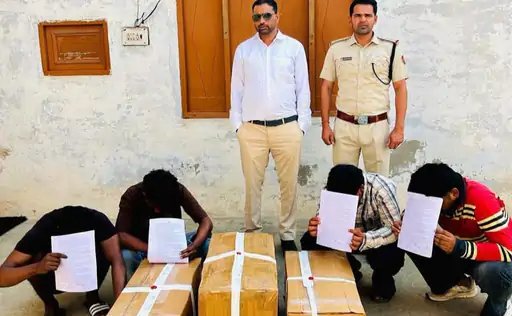 दुकान पर रेड कर 50 लाख की अवैध नशीली दवाएं जब्त