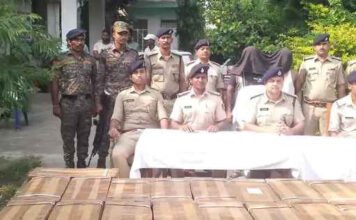 कोडिनयुक्त कफ सिरप की पिकअप वाहन से तस्करी पकड़ी